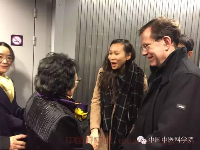 屠呦呦顺利抵瑞典开启诺奖之行