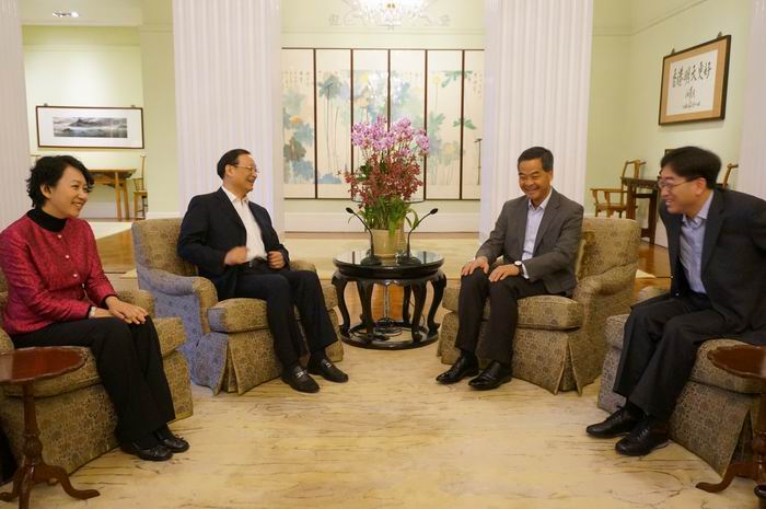 王国强副主任拜会香港特区行政长官梁振英