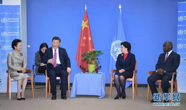 中国向世卫组织赠送针灸铜人，习近平和陈冯富珍揭幕