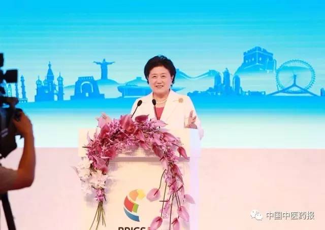 刘延东在金砖国家卫生部长会暨传统医药高级别会议上指出：互学互鉴，推动传统医学和现代医学融合发展
