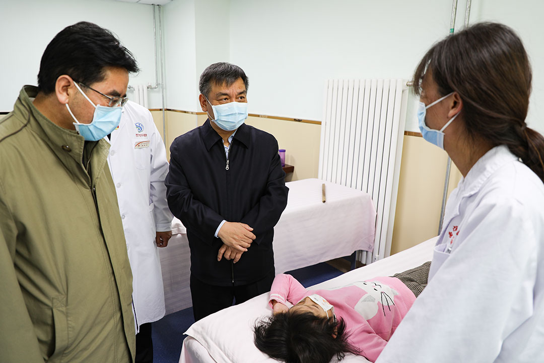 闫树江在青海省、甘肃省调研时强调 巩固健康扶贫成果 推动中医药发展