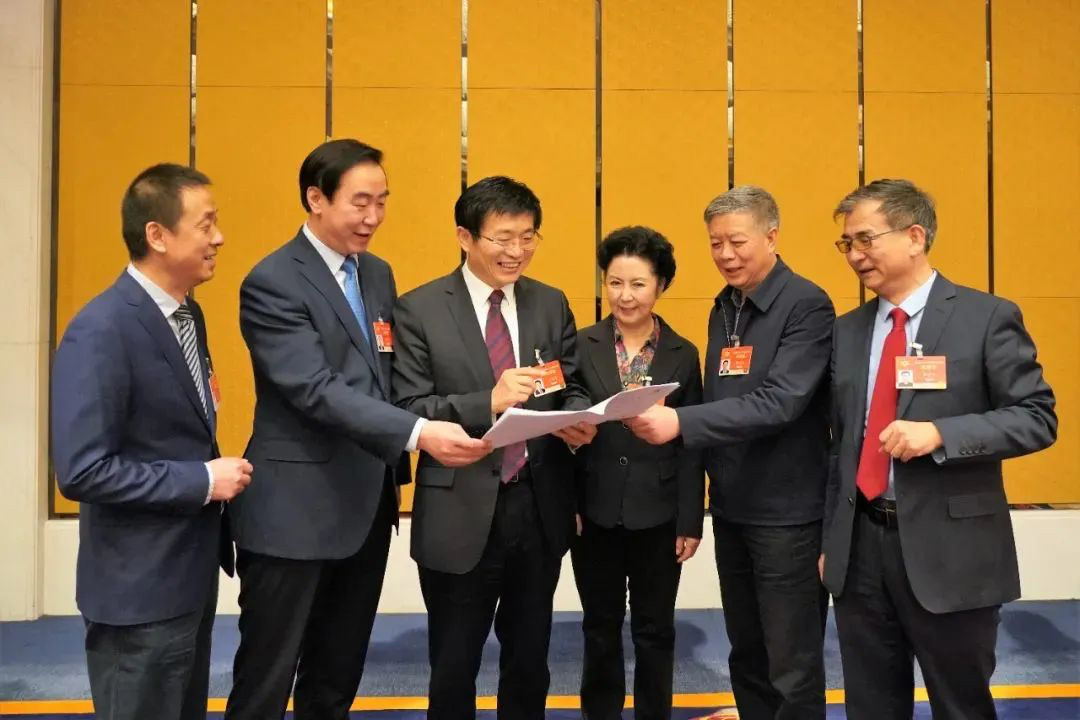 于文明等部分中医药界委员热议政府工作报告
